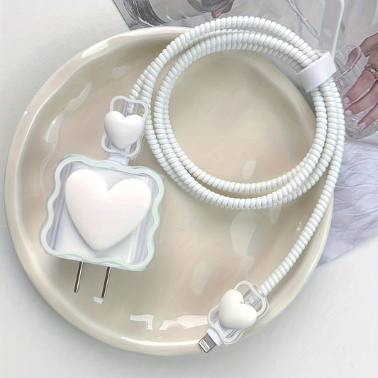 Protector cargador corazon beige